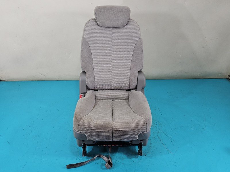 Fotel tył lewy III rząd tylny Kia Carnival II 05-14 3 rząd