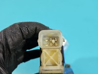 Zamek przód lewy 90493702, 605328 Opel Omega B EUROPA 6 PIN