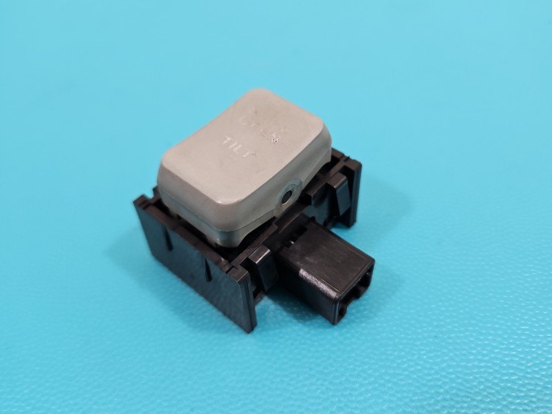 Przełącznik Suzuki, szyberdachu 3PIN Suzuki Grand Vitara II Przełącznik Suzuki, szyberdachu 3PIN Suzuki Grand Vitara II