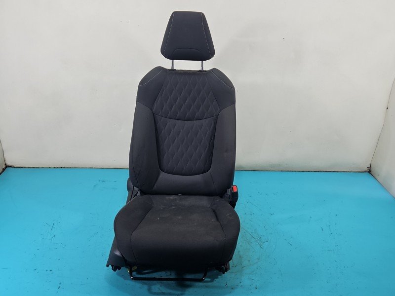 Fotel prawy przód pasażera Toyota Corolla E21 19- 4d EUROPA