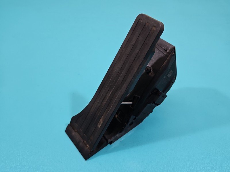 Pedał gazu potencjometr Mercedes W213 A2053000004 2.0 CDI