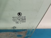 Szyba drzwi przód lewa KIEROWCY Skoda Octavia III HB