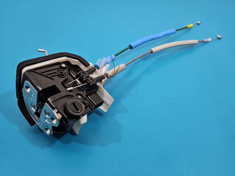 Zamek tył lewy Kia Picanto III 17- Producent części: KIA, 4 pin., G01RL