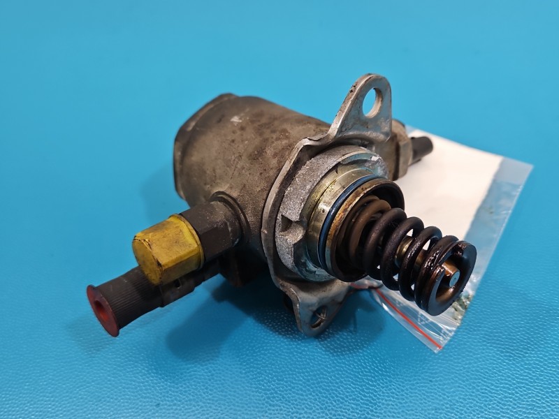 pompka Pompa paliwa Skoda Rapid 1.2 TSI (CBZA) 03C127026P