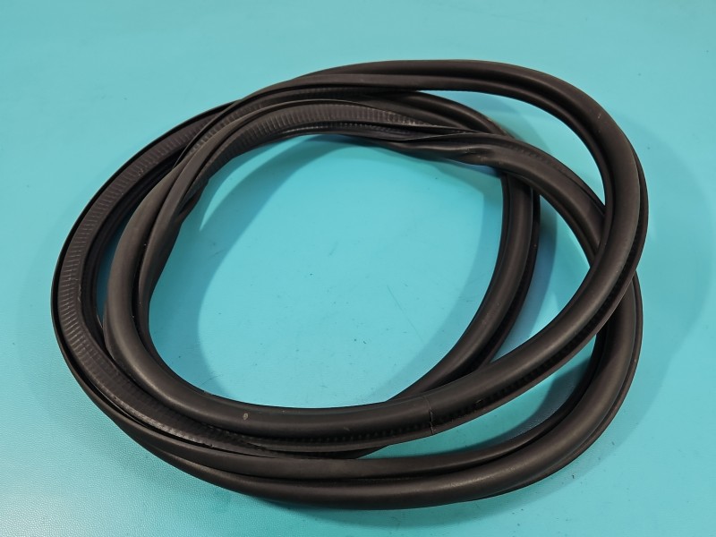 Uszczelka drzwi przód prawa Skoda Kamiq