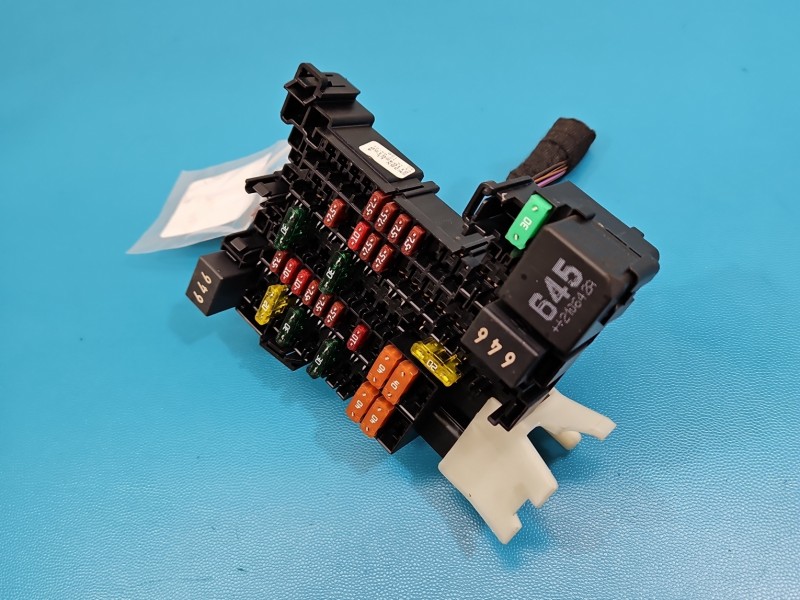 Skrzynka bezpieczników Skoda Octavia IV 5WA937615