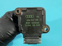 Cewka zapłonowa Audi A8 D2 058905105 4.2 V8 Producent części: Audi, Europejska, 4szt. Uszkodzona osłona gumowa na jednej cewce