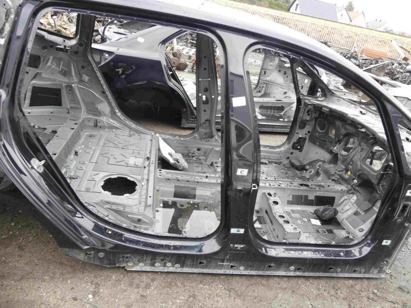Próg prawy SŁUPEK ŚRODKOWY B BMW F45 F46 kombi 5d czarny 475 Próg prawy SŁUPEK ŚRODKOWY B BMW F45 F46 kombi 5d czarny 475