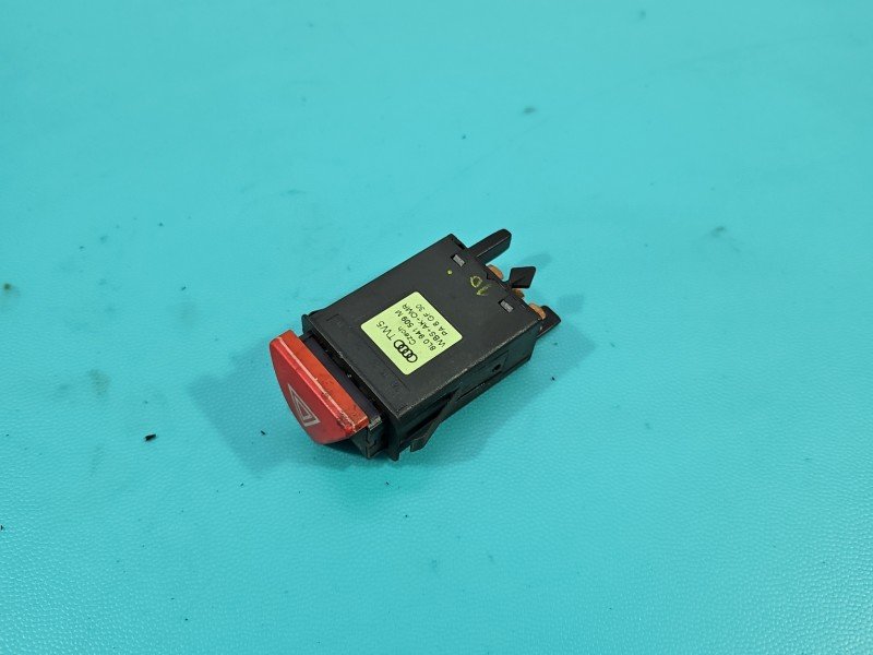 Przełącznik świateł awaryjnych Audi A3 8L 8L0941509M Przełącznik świateł awaryjnych Audi A3 8L 8L0941509M