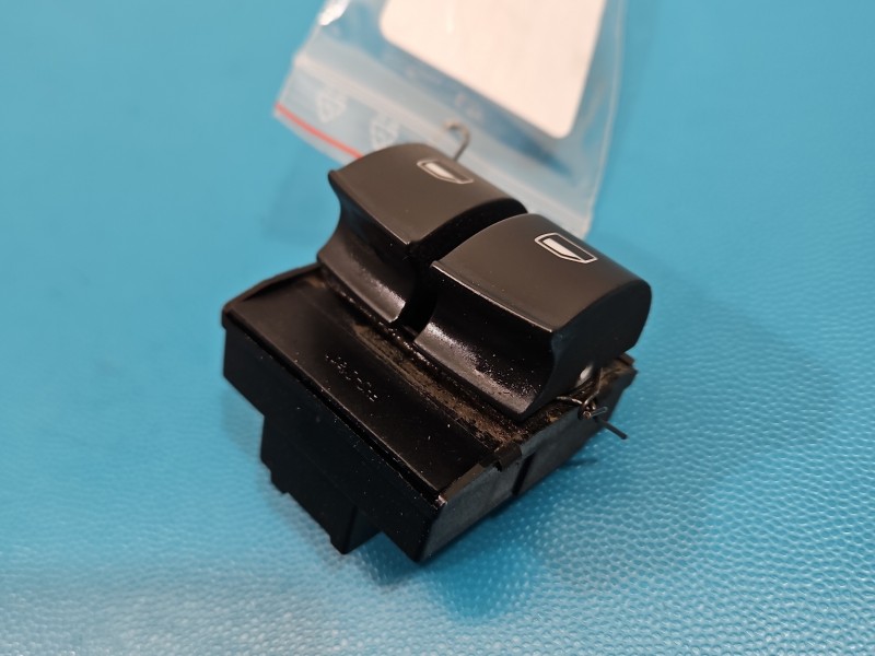 Przełącznik szyb Audi A4 B6 8Z0959851G Producent części: Audi EU