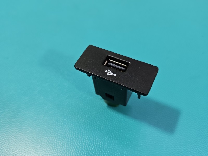 Gniazdo USB Skoda Superb III 3V0035727