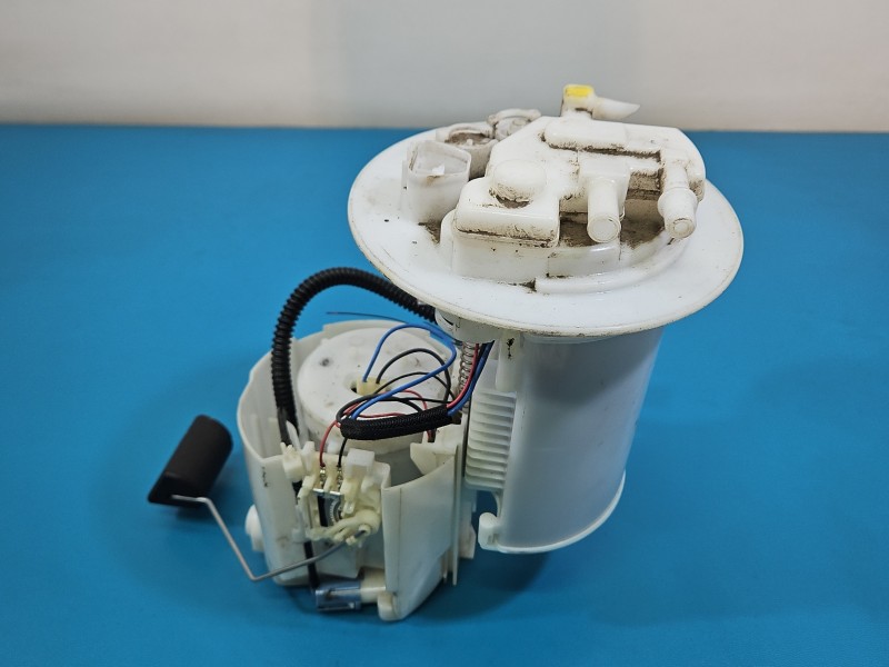 pompka Pompa paliwa Toyota Auris I 1.3 vvti TOYOTA, uszkodzone mocowanie węża 4 pin