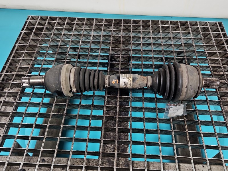 Półoś przód lewa MERCEDES W176 1.5 CDI manual