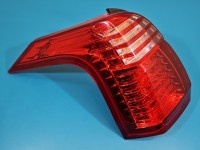 Lampa tył lewa Peugeot, Uszkodzone dwa zaczepy trzymający wkład. Peugeot 5008 HB