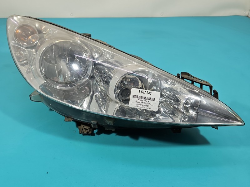 Reflektor prawy lampa przód Peugeot 308 I EUROPA