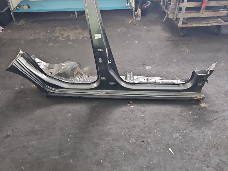 Próg prawy SŁUPEK ŚRODKOWY B Skoda Kamiq HB 5d