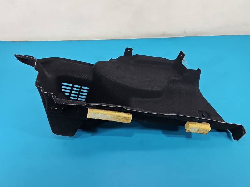 Tapicerka bagażnika lewa boczek Mercedes CLA C118 X118 A1186905101