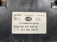 Konsola panel nawiewu Audi A3 8L 8L0820043B