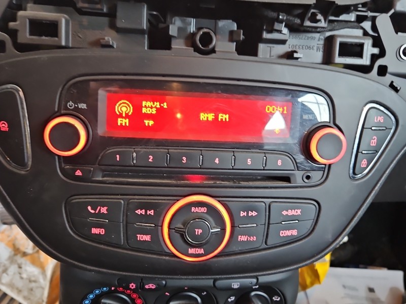 Radio fabryczne Opel Corsa E 39012675, 557799431 radioodtwarzacz