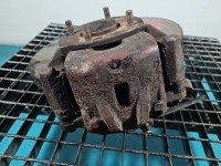 Zacisk przód prawy Kia Carens II 2.0 crdi