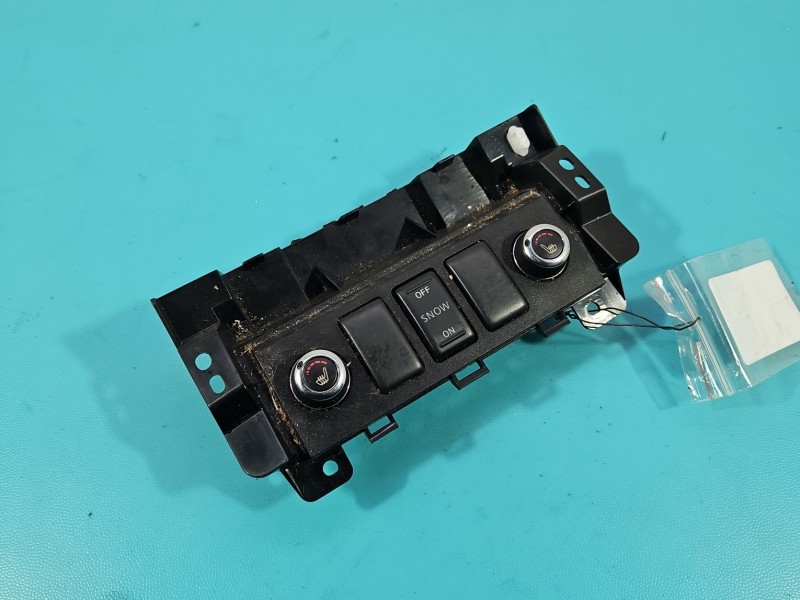 Przełącznik INFINITI, podgrzewania foteli, trybu jazdy INFINITI QX50