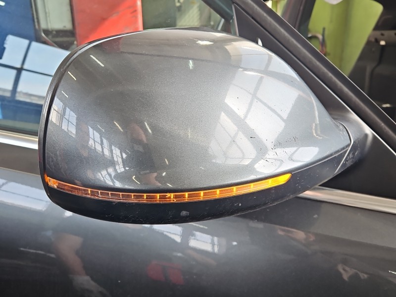 Lusterko prawe AUDI Q5 8R 08- LZ7S EUROPA / LAKIER: LZ7S / 7pin / 08-12 r / Odpryski europa