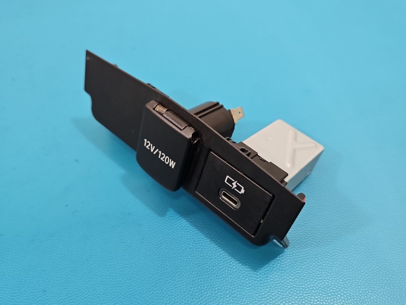 Gniazdo USB Toyota Corolla E21 19- 58911-02380