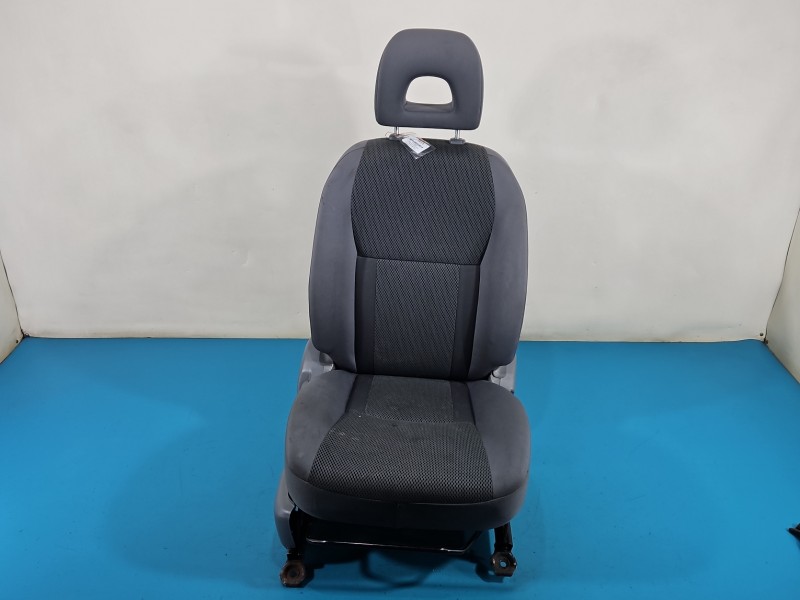 Fotel prawy przód pasażera Toyota Rav4 II 00- 5d EUROPA