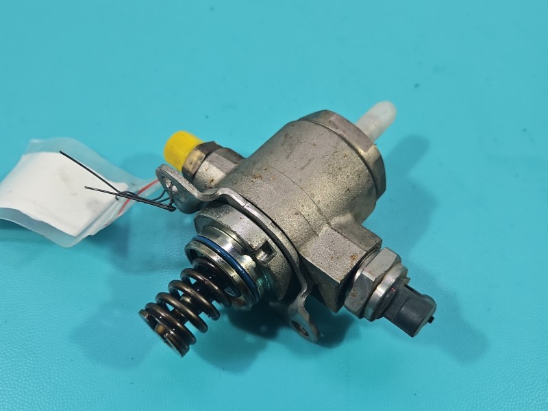 pompka Pompa paliwa AUDI A8 D4 4H 2.0 TFSI 06J127025G