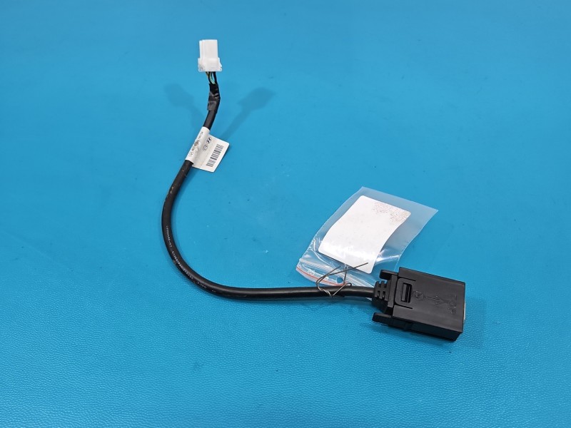 Gniazdo USB Kia Ceed III 18-21 96120-J7300