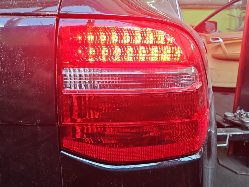 Lampa tył prawa błotnika Porsche Cayenne I 9P HB EUROPA 7L5945208A, 2VP009283-04
