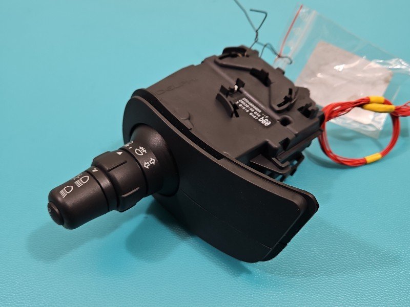 Przełącznik kierunkowskazów świateł Renault Clio III 255405605R