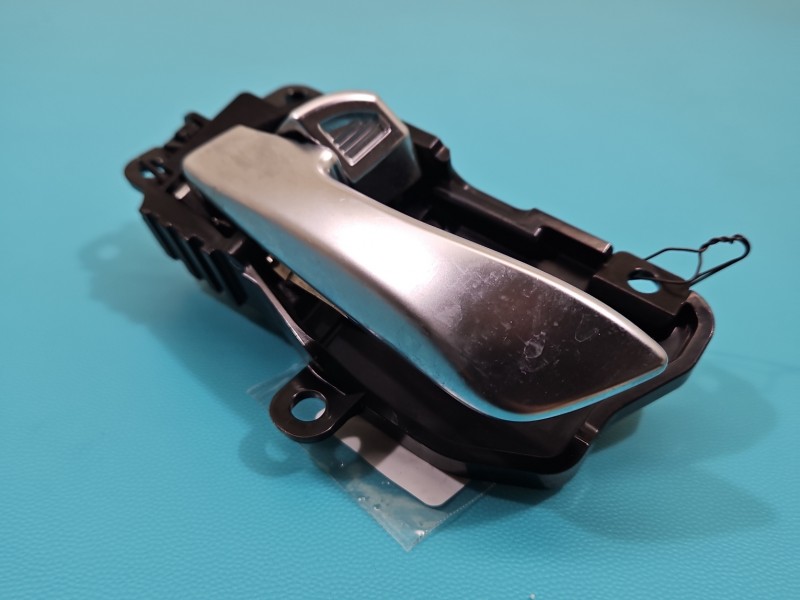 Klamka wewnętrzna przód lewa Kia Sorento III 82610-C5010SA1