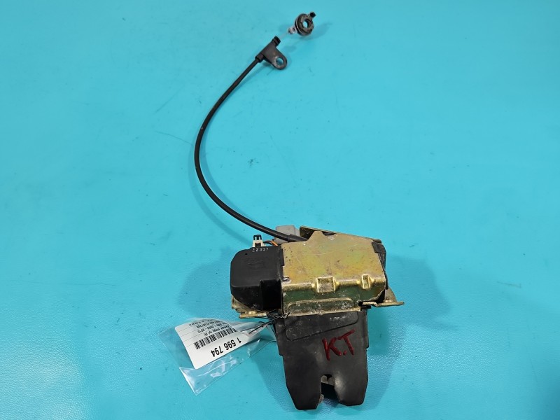 Zamek klapy tył Volvo S60 I sedan 3pin sedan 8679694