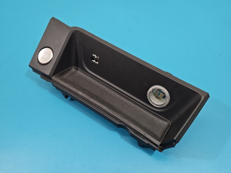 Gniazdo USB Audi A4 B9 8W1864131C