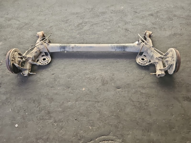 Tylna belka oś tył Suzuki Swift Mk7 1.2 16V