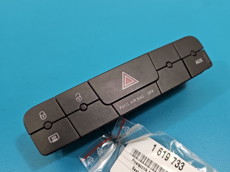 Przełącznik świateł awaryjnych Seat Ibiza IV 6J 6J0927137B