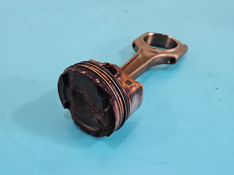 Tłok BMW G20 2.0 T (B48b20a) 184KM