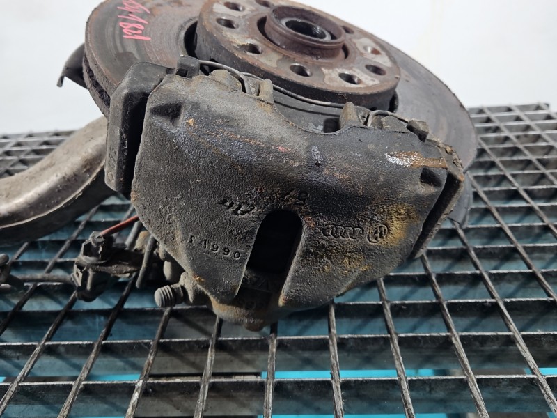 Zacisk przód prawy Audi A4 B6 2.0 20v