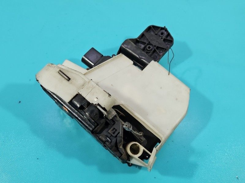 Zamek przód lewy Skoda Superb I EUROPA 8pin