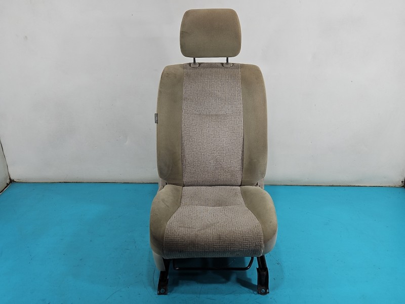 Fotel prawy przód pasażera Toyota Land Cruiser 120 J120 5d EUROPA