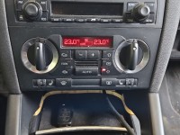 Konsola panel nawiewu Audi A3 8P 8P0820043E