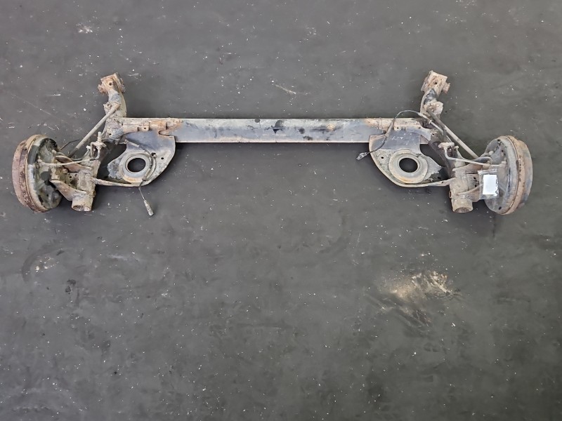 Tylna belka oś tył Nissan Micra K13 1.2 16v Tylna belka oś tył Nissan Micra K13 1.2 16v