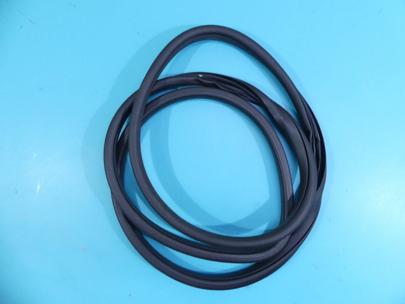 Uszczelka drzwi przód lewa Land rover Discovery Sport 14- L550 FK72-20708-A