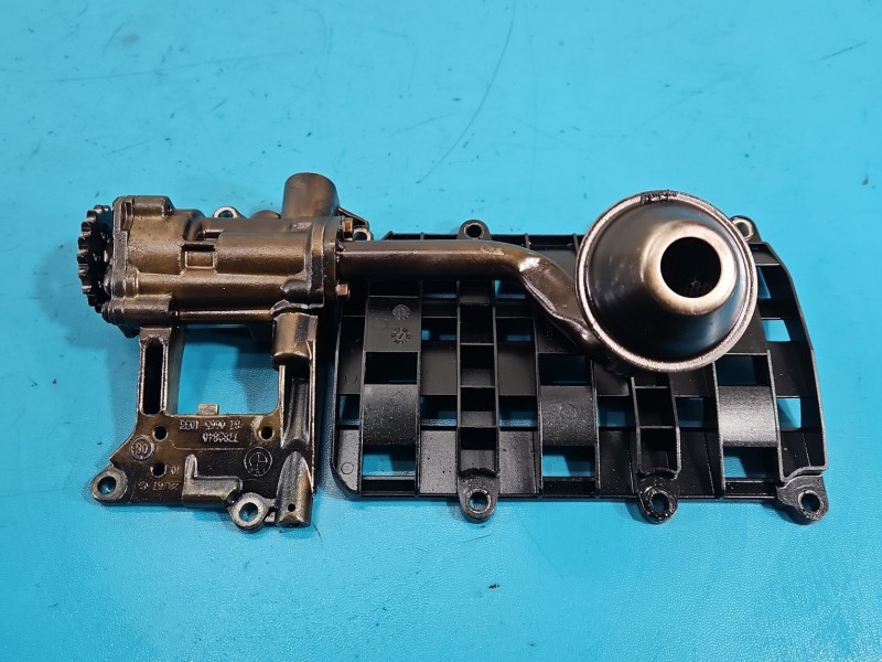 Pompa oleju Bmw X3 e83 2.0d 7789840