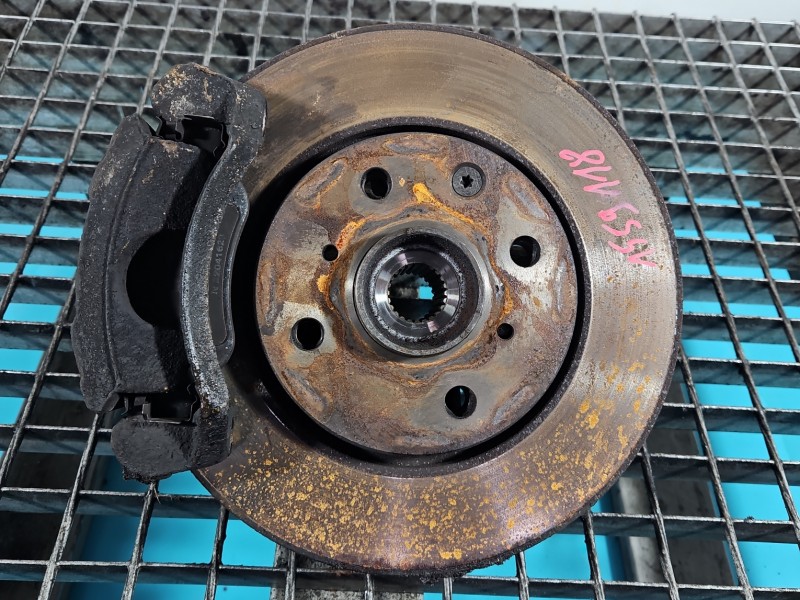 Zwrotnica lewa piasta przód 1.0 12V Toyota Aygo I 05-14