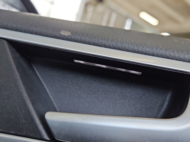 Tapicerka drzwi przód prawa boczek Vw Golf VII