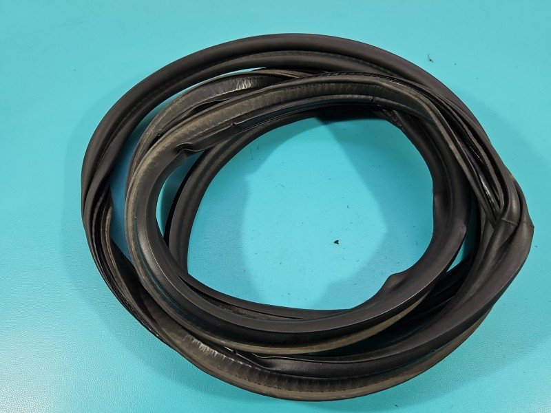 Uszczelka klapy Infiniti Q30 Uszczelka klapy Infiniti Q30