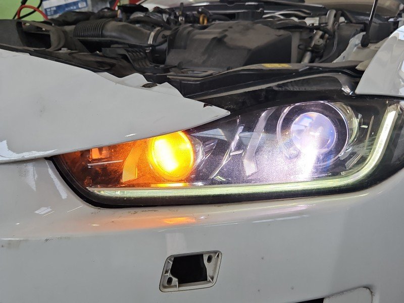 Reflektor lewy lampa przód Jaguar XE X760 EUROPA Reflektor lewy lampa przód Jaguar XE X760 EUROPA