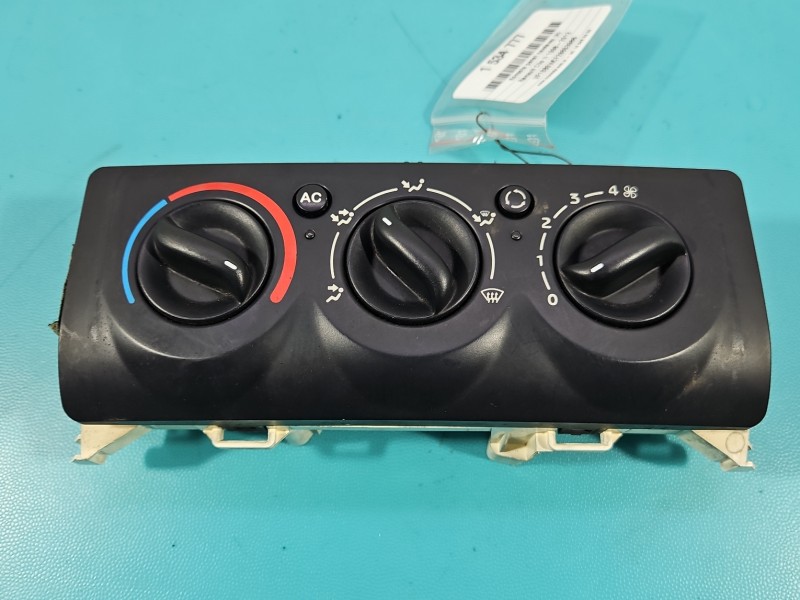 Konsola panel nawiewu Renault Clio II 8200147180
